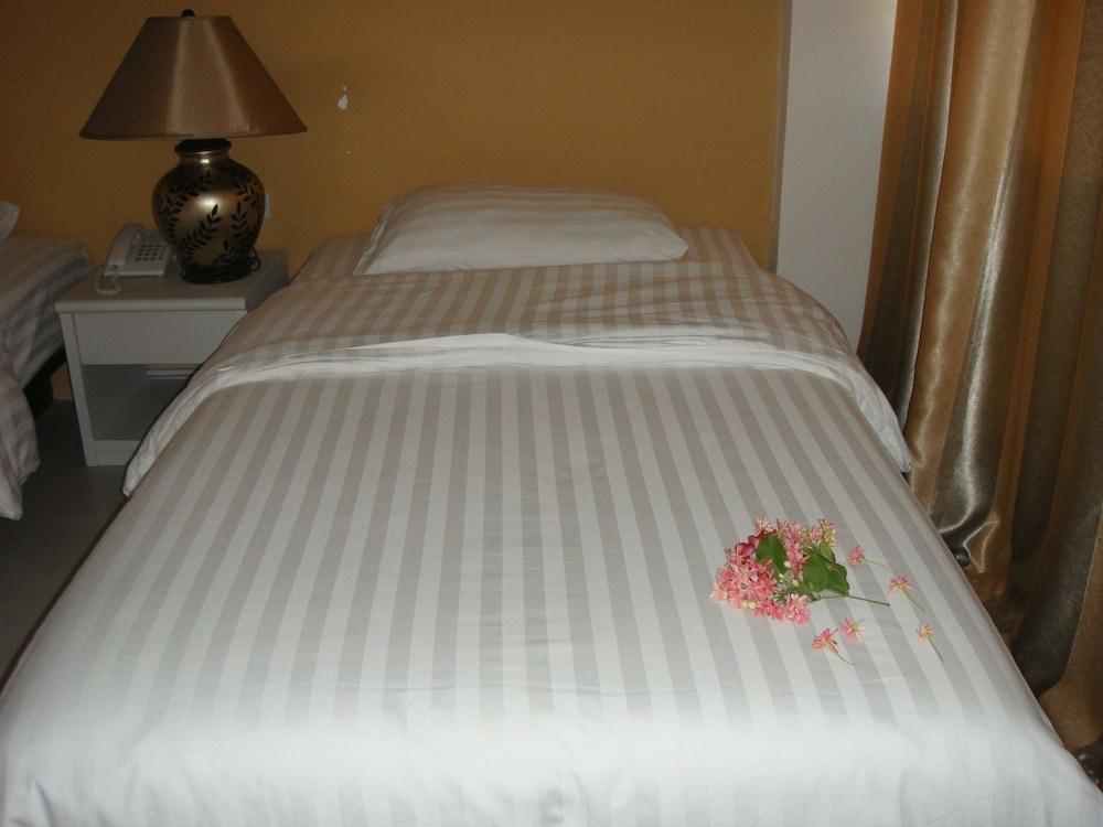 Jomtien Longstay Hotel - Sha Plus Certified Экстерьер фото